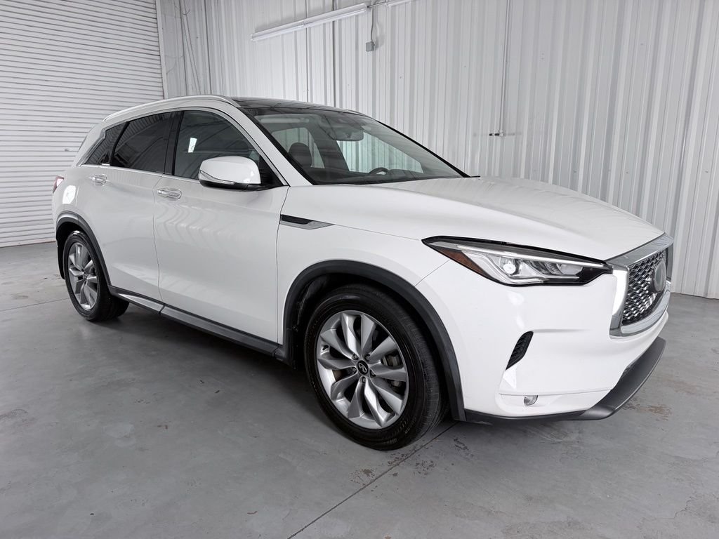 Used 2020 White INFINITI LUXE image 3