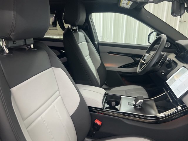 New 2026 Arroios Grey Land Rover Dynamic SE image 23