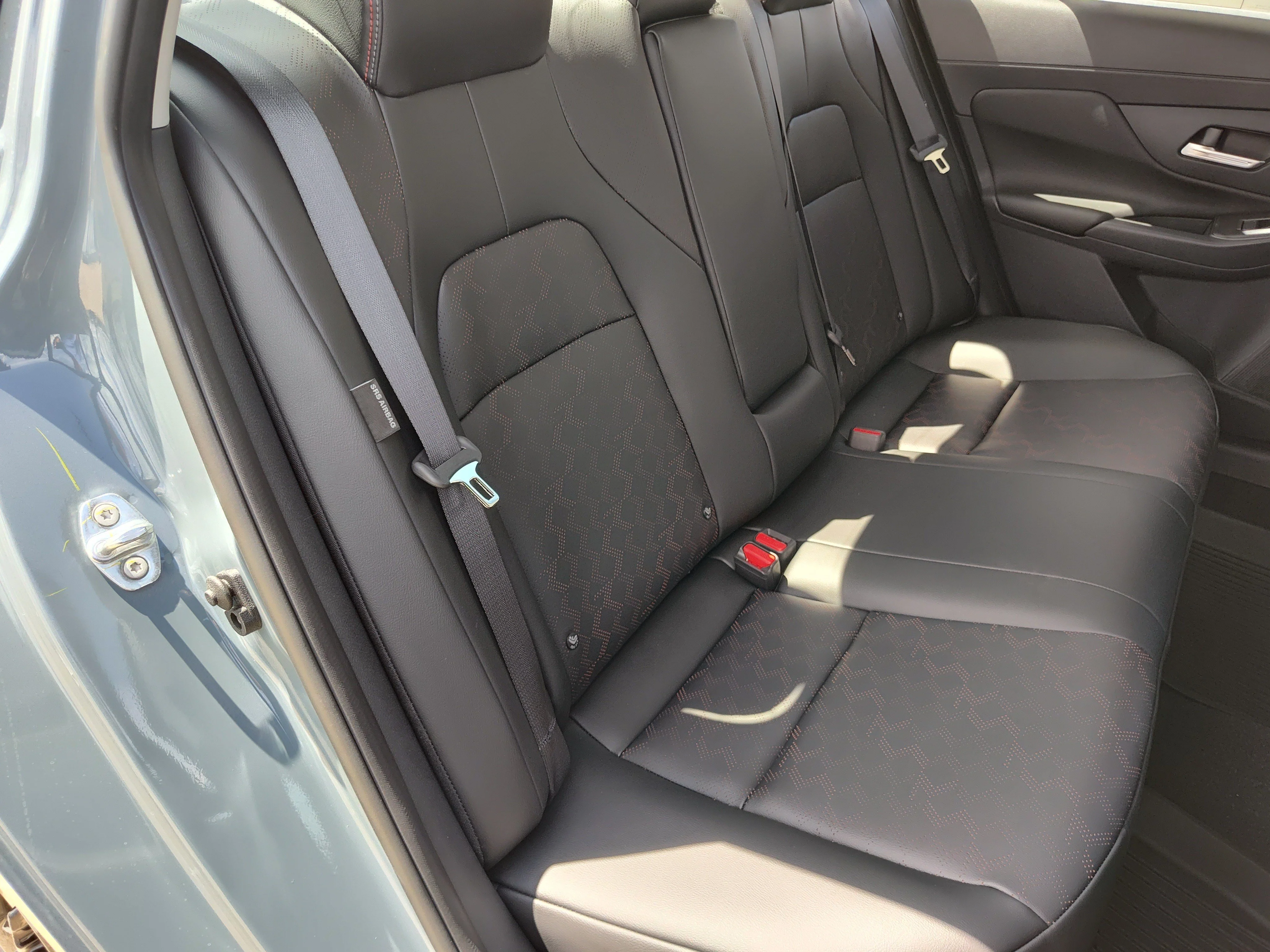 New 2026 Atlantic Gray Metallic / Super Black Two-tone Nissan SR image 14