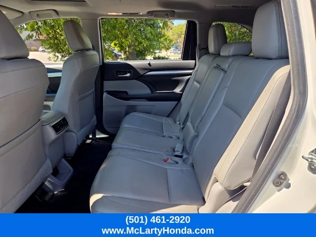 Used 2018 Blizzard Pearl Toyota XLE image 12