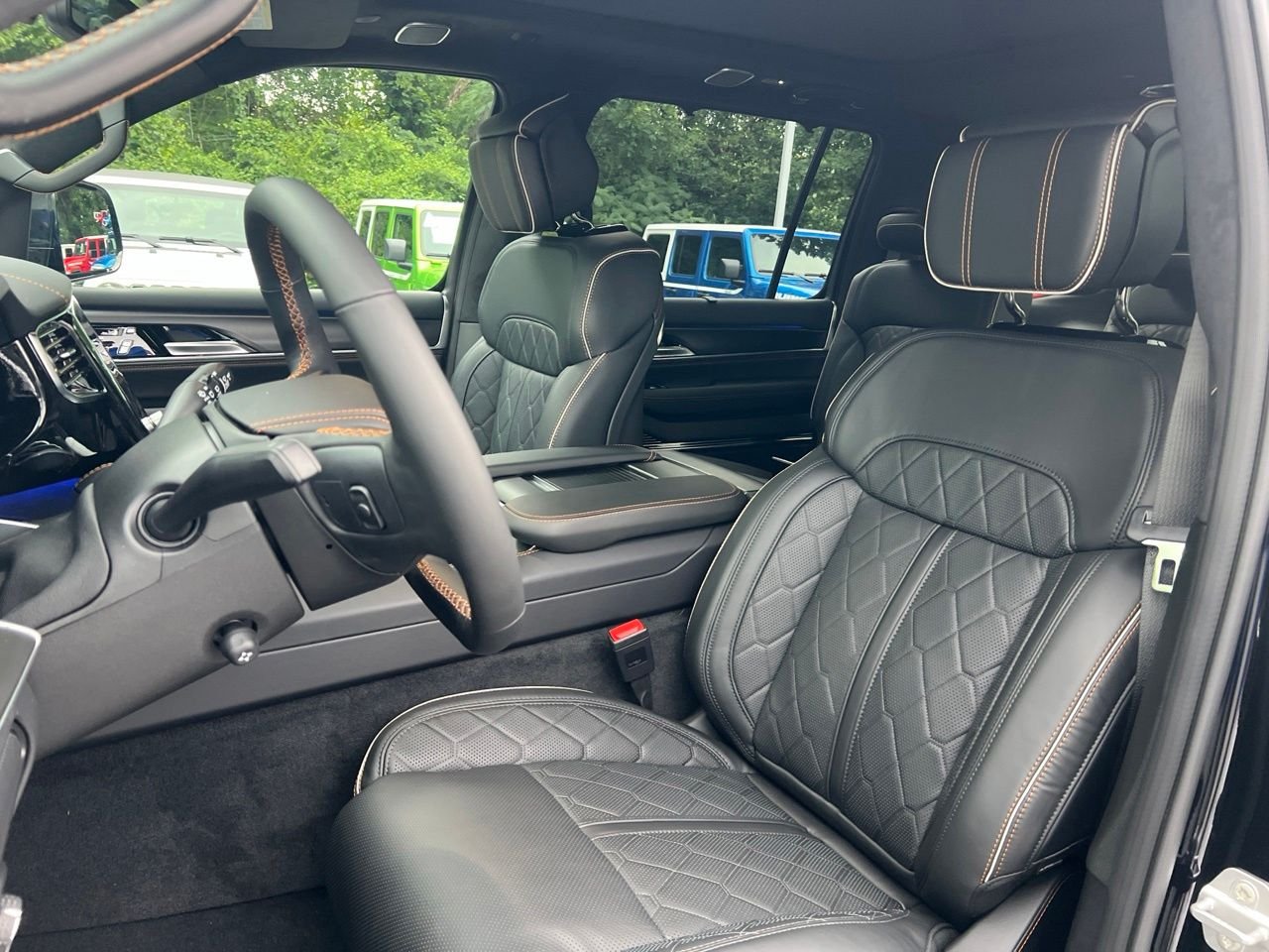 New 2026 High Gloss Black Exterior Paint Jeep Summit Reserve image 15