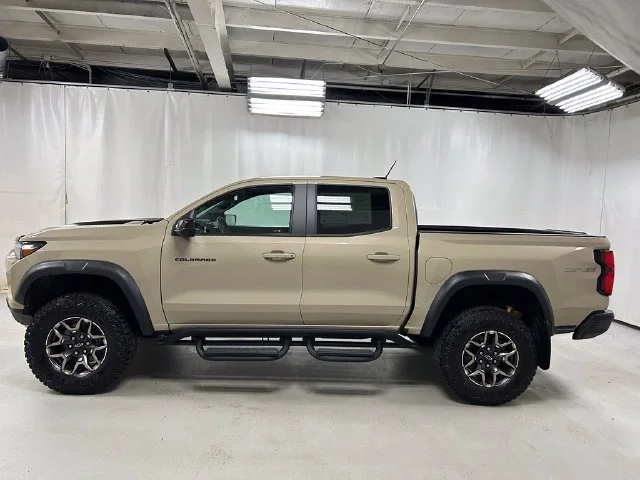 2024 Chevrolet Colorado ZR2 - Photo 8