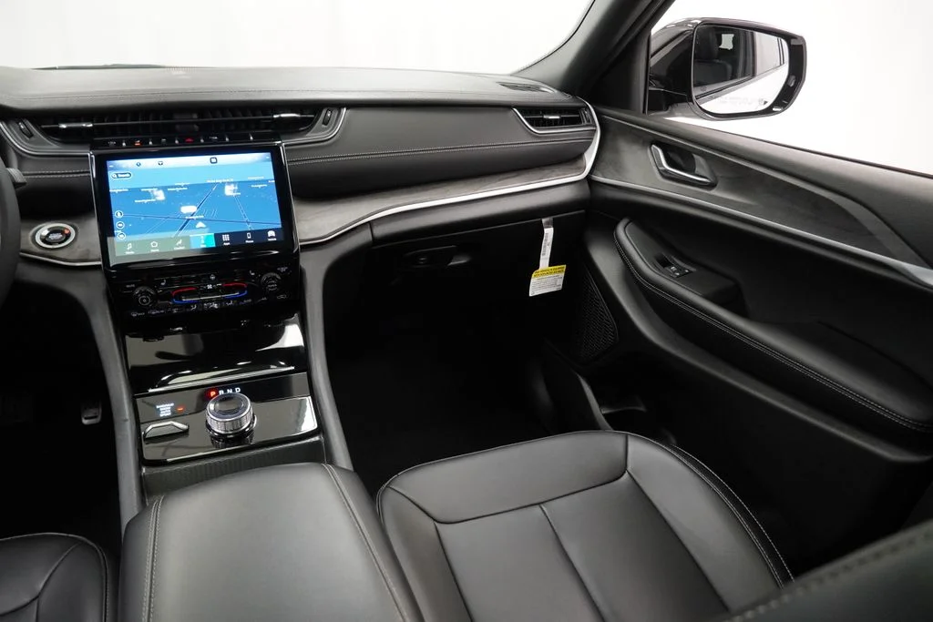 Used 2025 White Jeep Limited image 30