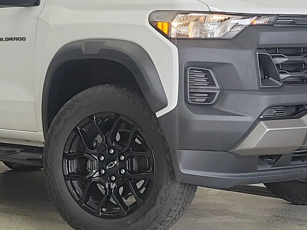 2024 Chevrolet Colorado Trail Boss - Photo 2