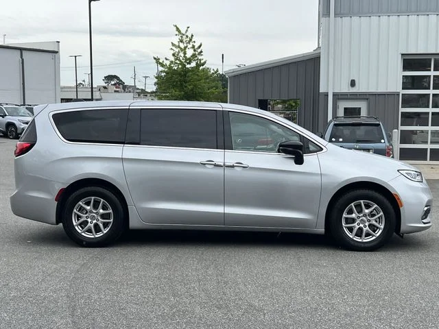 Used 2024 Silver Chrysler Touring L image 14