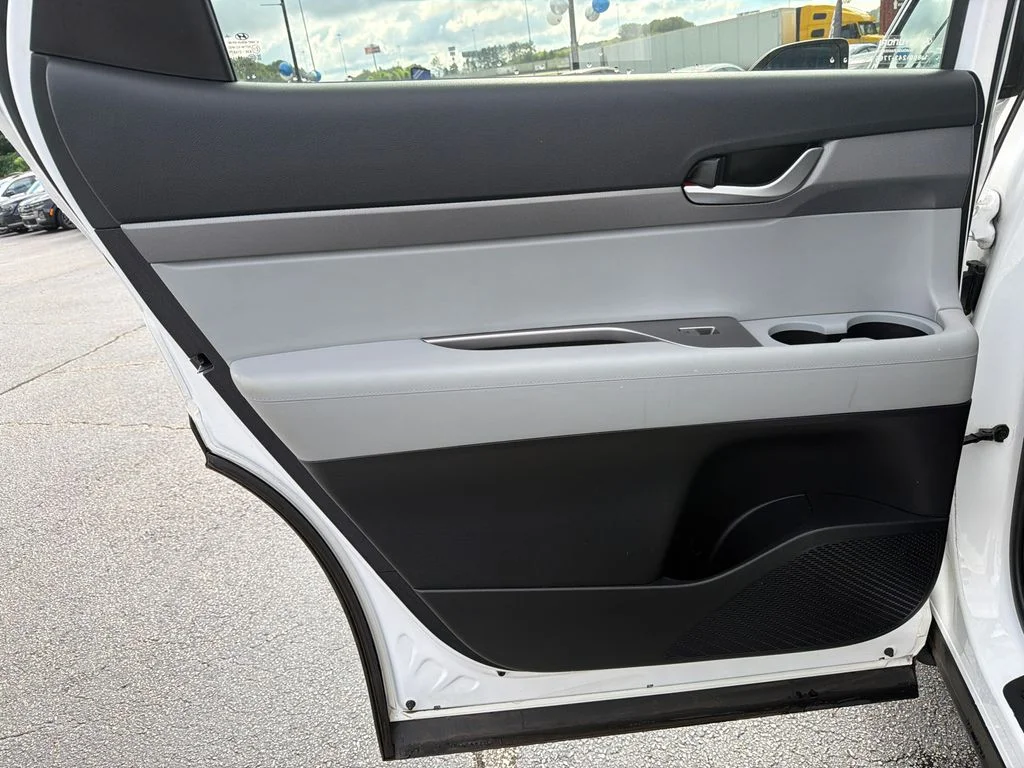 Used 2022 White Hyundai SEL image 21