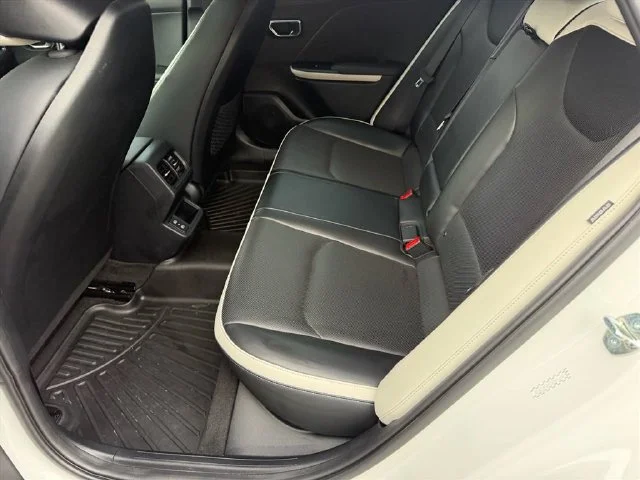 Used 2025 White Kia GT-Line Turbo image 10