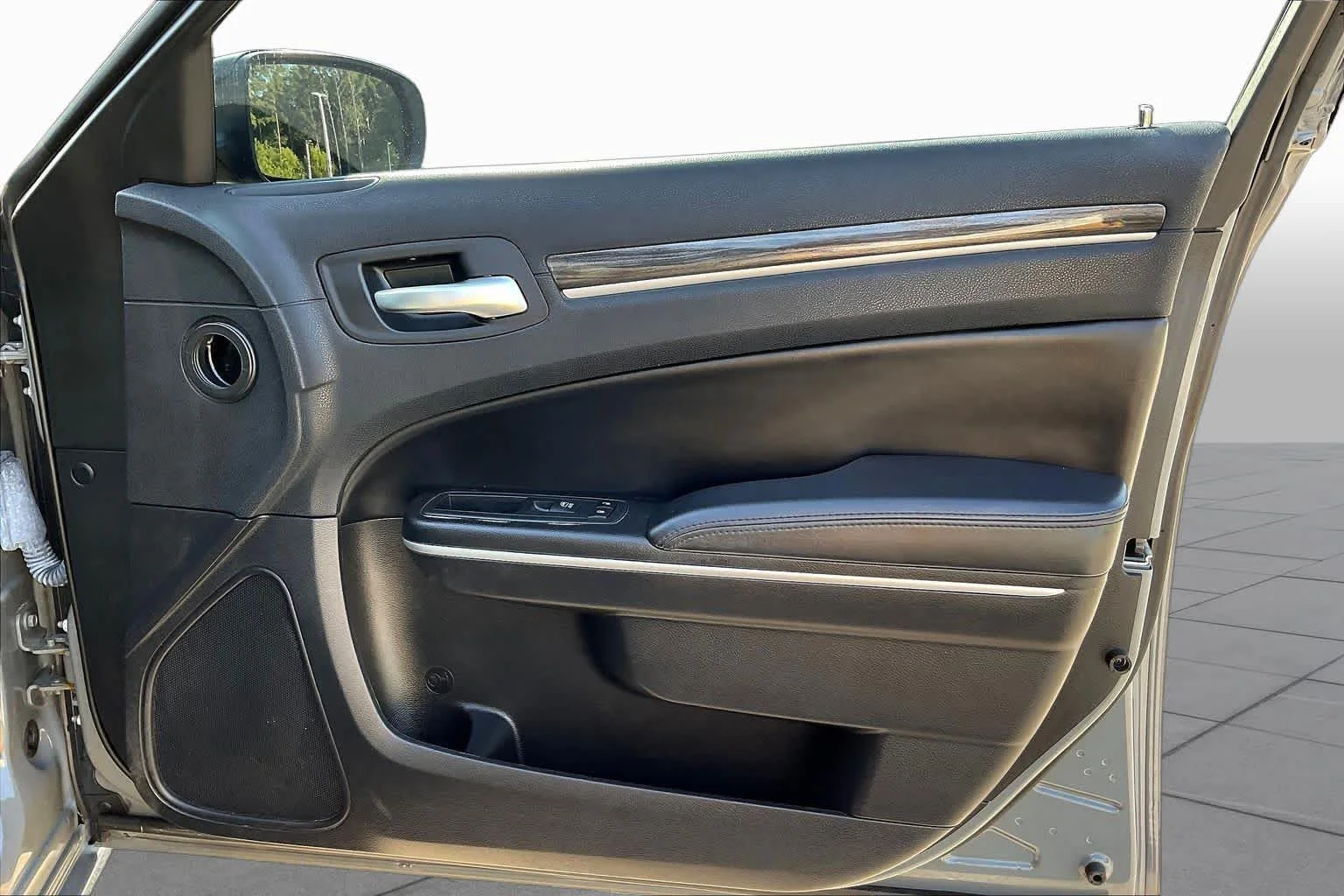 Used 2019 Ceramic Grey Clearcoat Chrysler Touring image 22