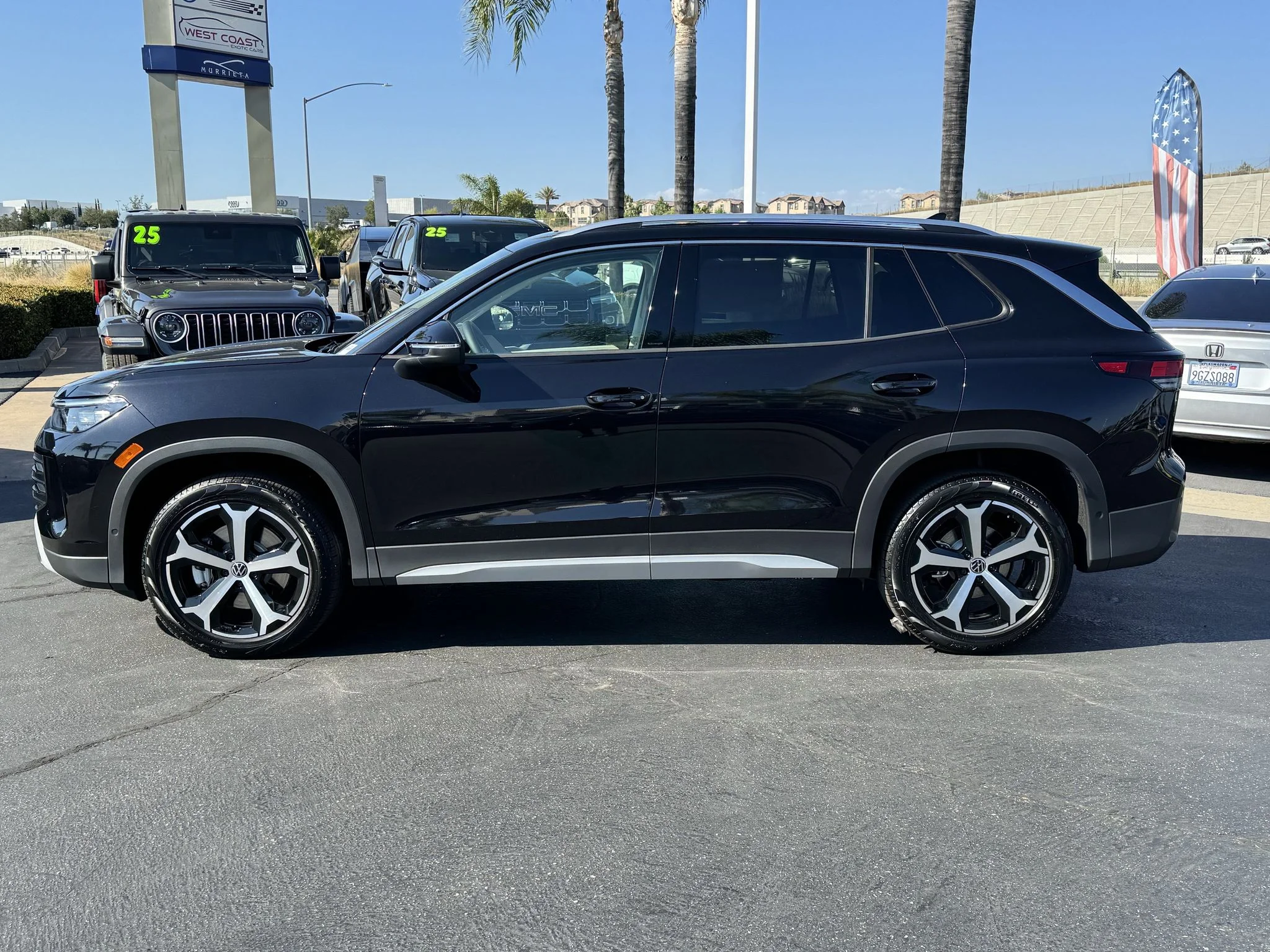New 2026 Deep Black Pearl Volkswagen SE image 4