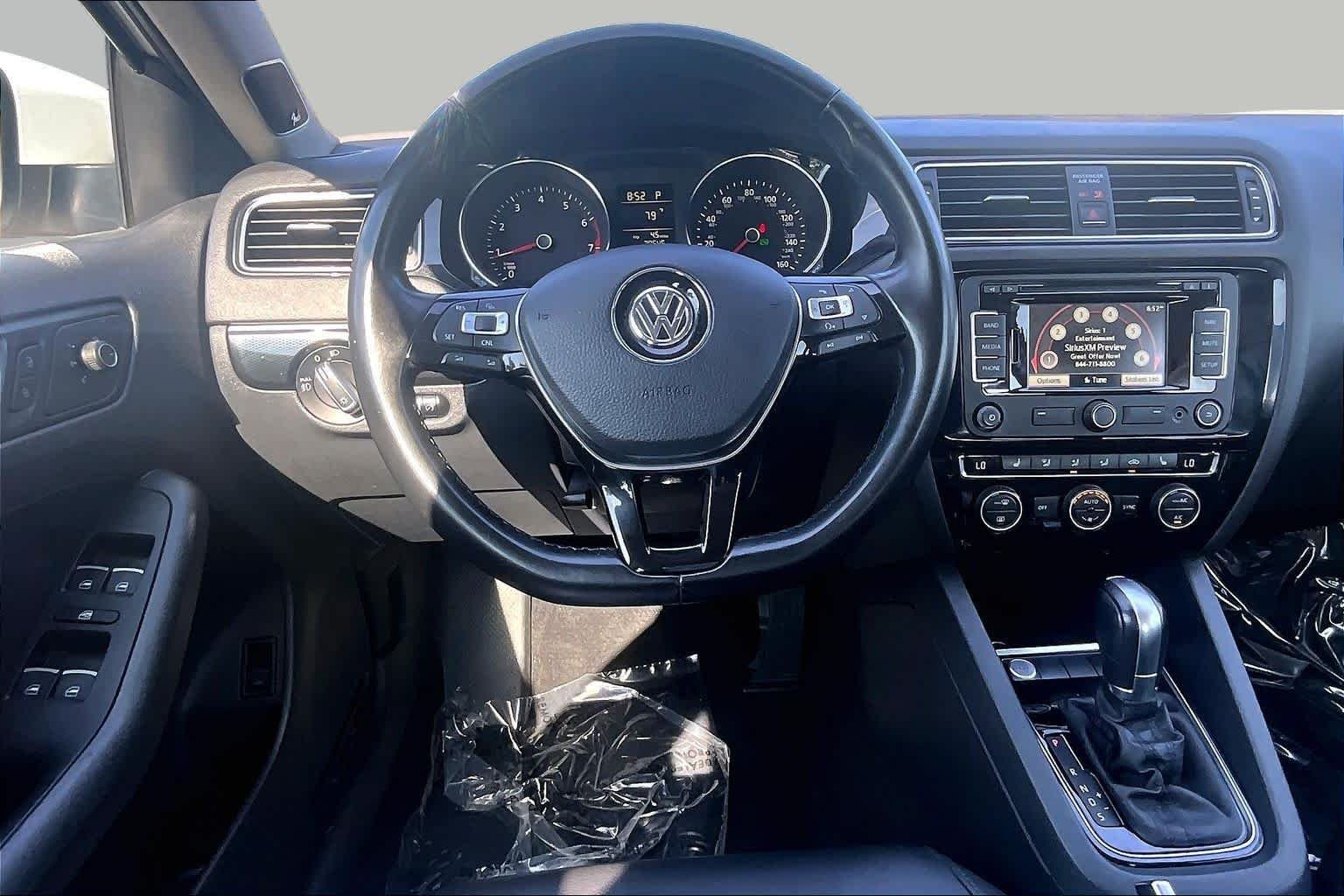 Used 2015  Volkswagen 1.8T SEL image 6