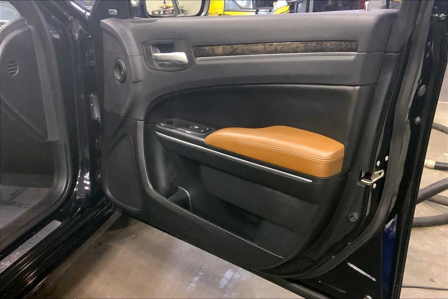 Used 2018 Gloss Black Chrysler Limited image 23