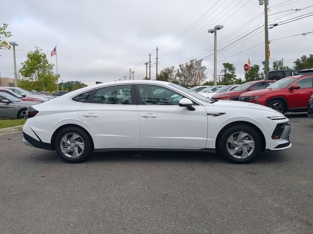 New 2026 White Hyundai SE image 30