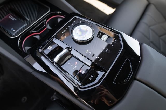 New 2027 Black Sapphire Metallic BMW 550e xDrive image 25