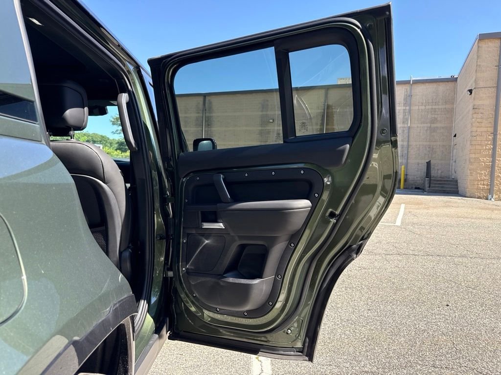 New 2026 Woolstone Green Land Rover X-Dynamic SE image 14
