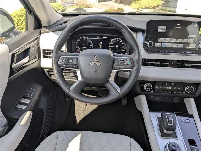 2025 Mitsubishi Outlander Plug-in Hybrid SEL - Photo 16