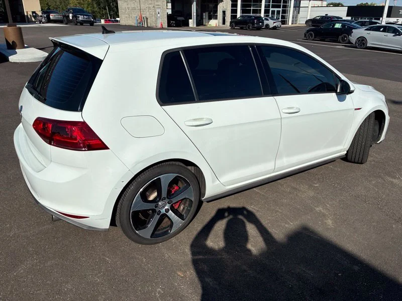 Used 2017 White Volkswagen SE image 5