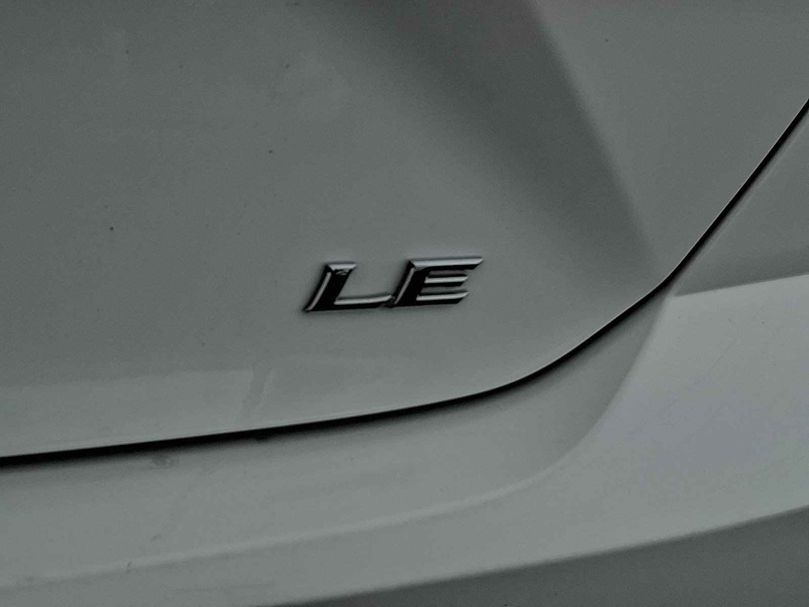 Used 2025 Ice Cap Toyota LE image 30
