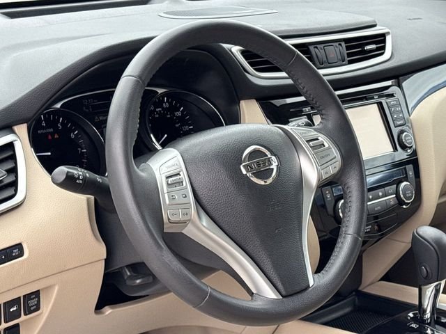 Used 2016 White Nissan SL image 15