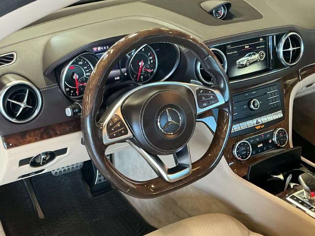 Used 2019 White Mercedes-Benz SL 550 image 19