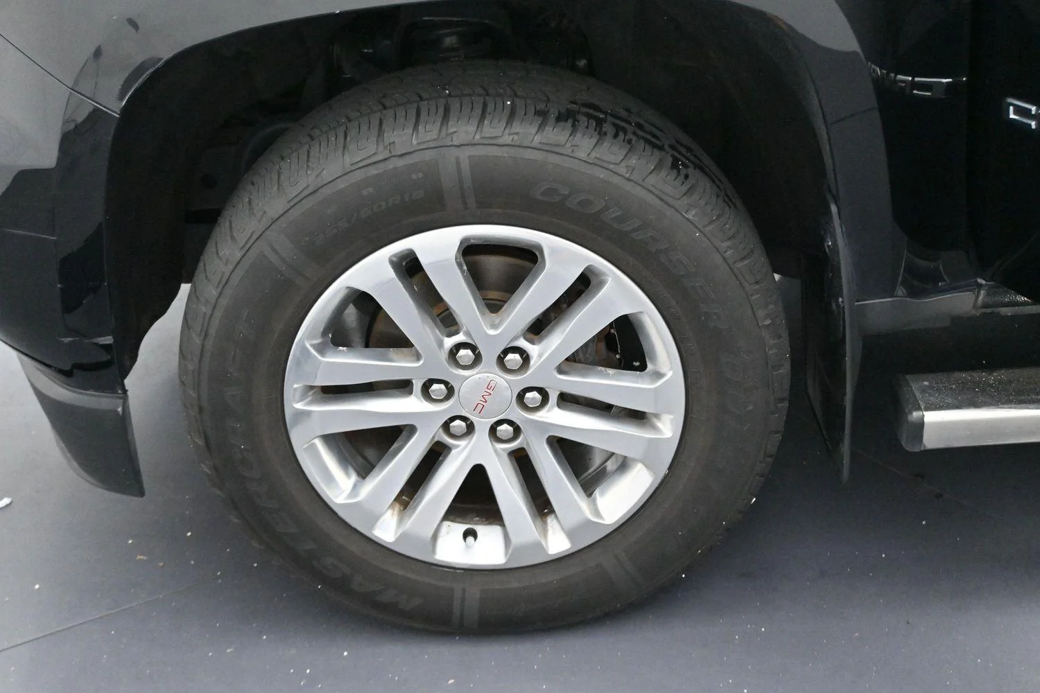 Used 2019 Onyx Black GMC 4WD SLT image 38