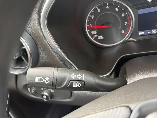 Used 2025 Summit White Chevrolet 2LT image 32