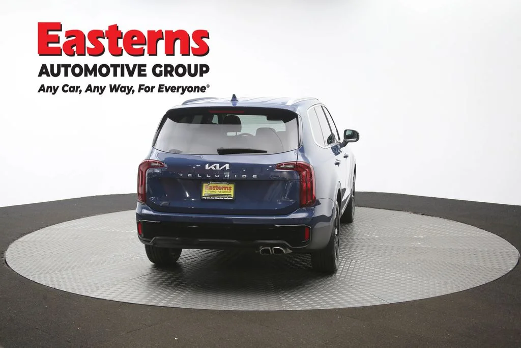 Used 2025 Black Kia S image 40