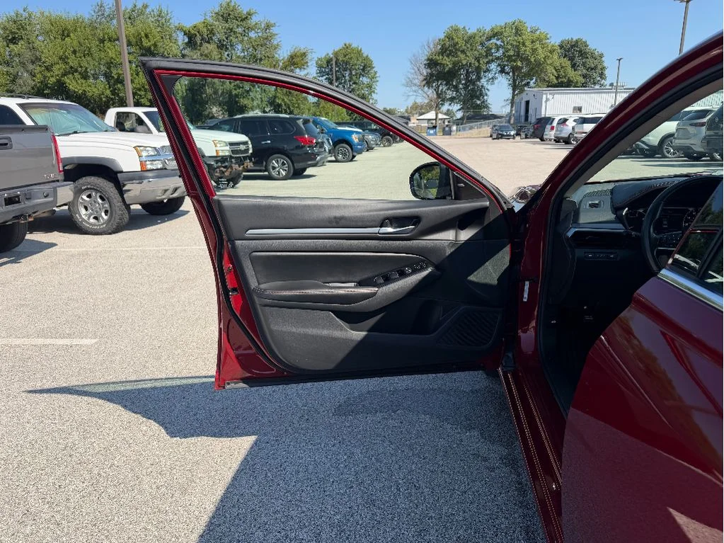 Used 2024 Scarlet Ember Nissan 2.5 SR image 17