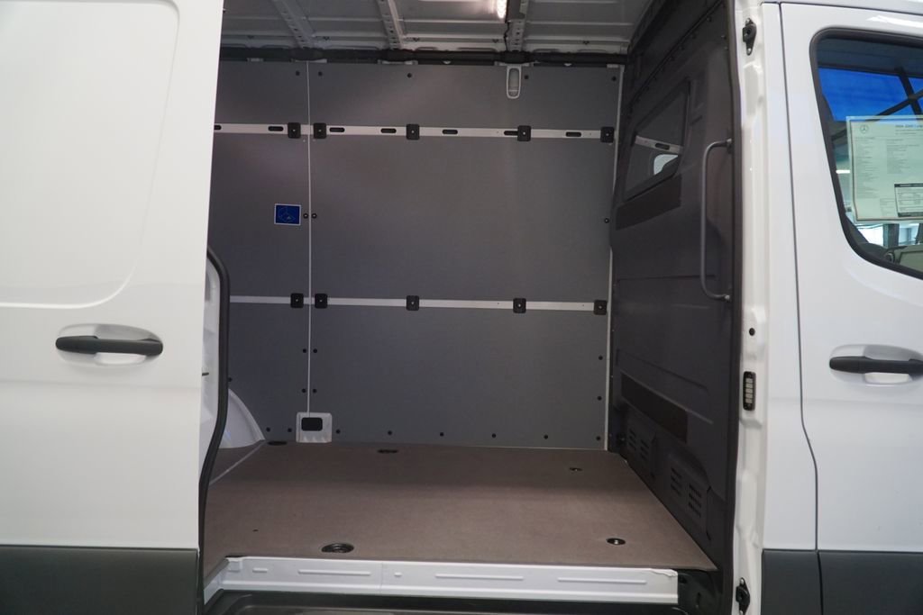 New 2026 Arctic White Mercedes-Benz Cargo 144 WB image 32