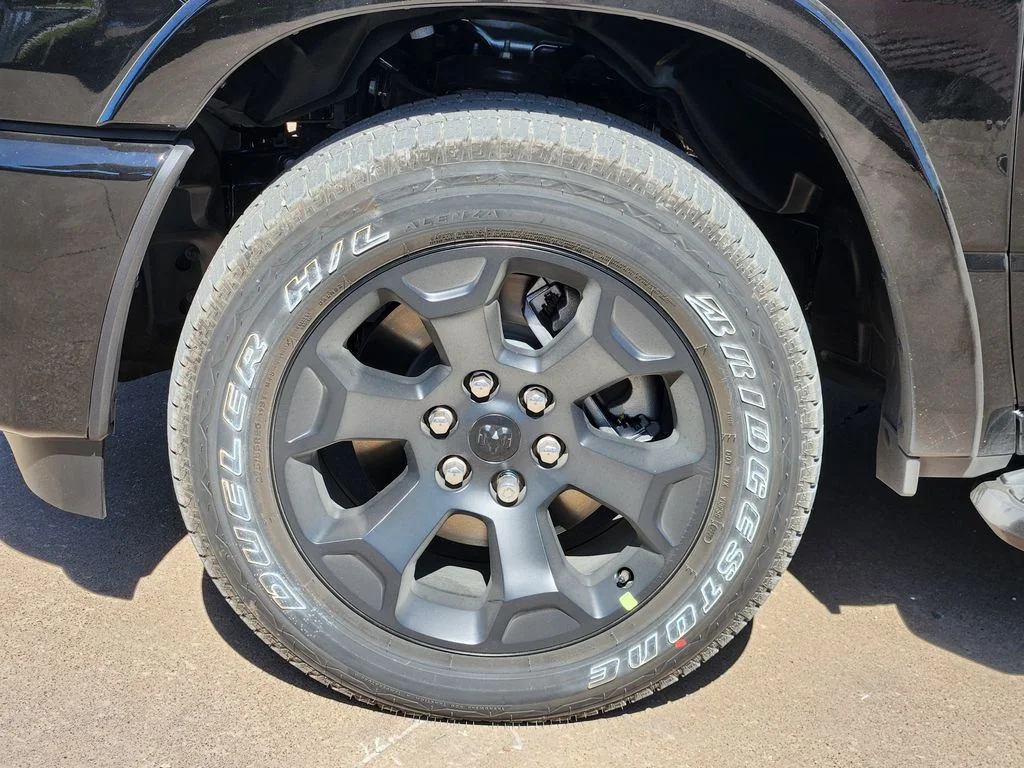New 2026 Diamond Black Crystal Pearl-Coat Exterior Paint RAM Big Horn/Lone Star image 7