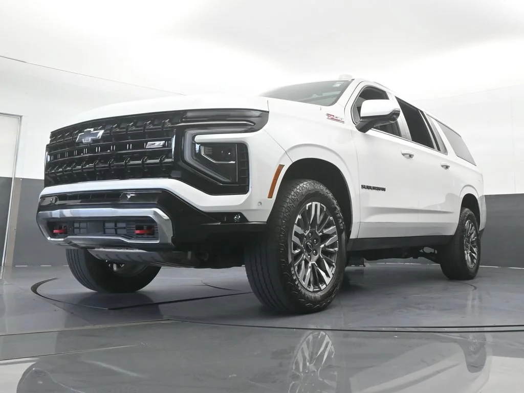 Used 2025 Iridescent Pearl Tricoat Chevrolet Z71 image 65
