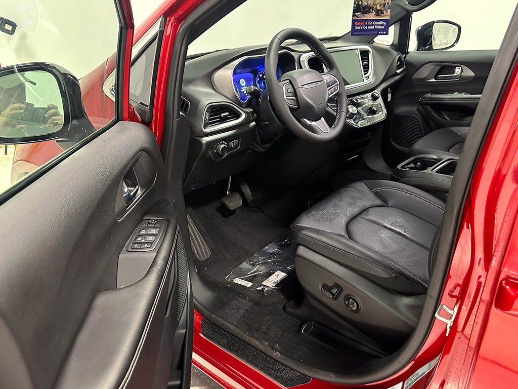 Used 2027 Red Chrysler Wheelchair Accessible-LX image 20