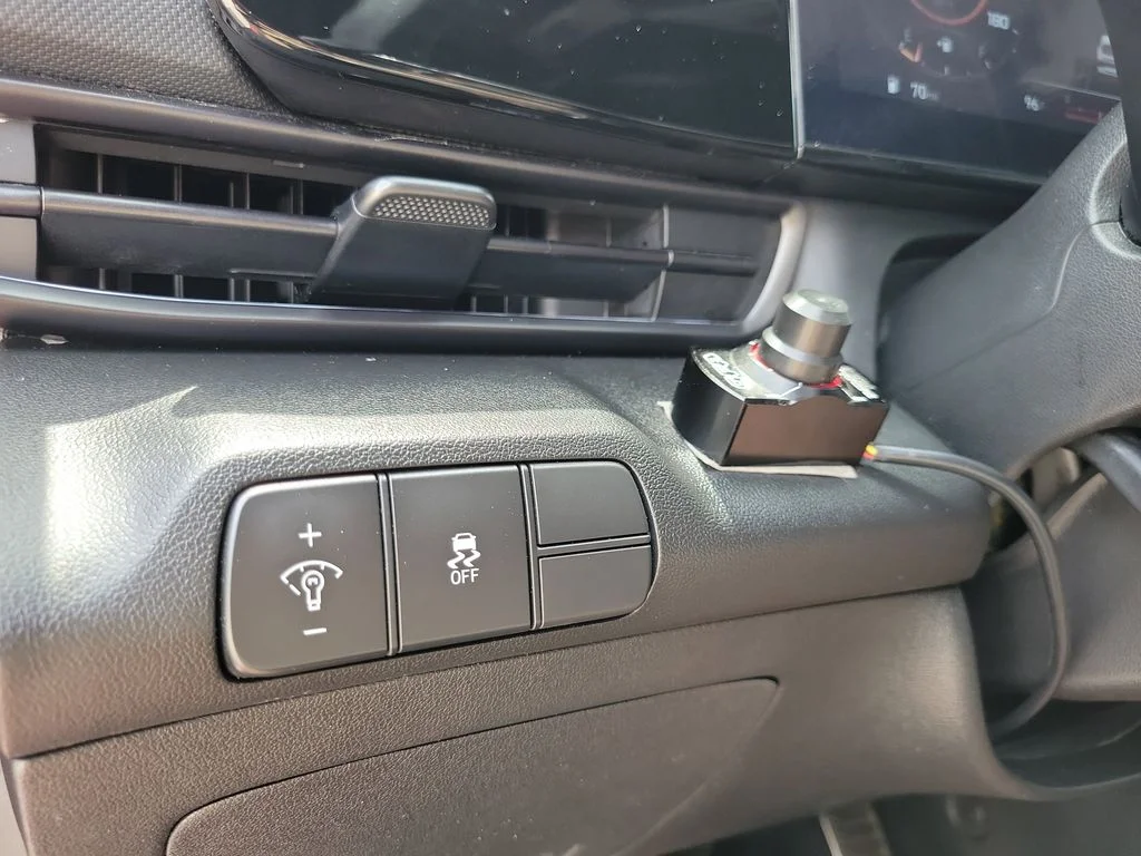 Used 2025 Red Hyundai Base image 30