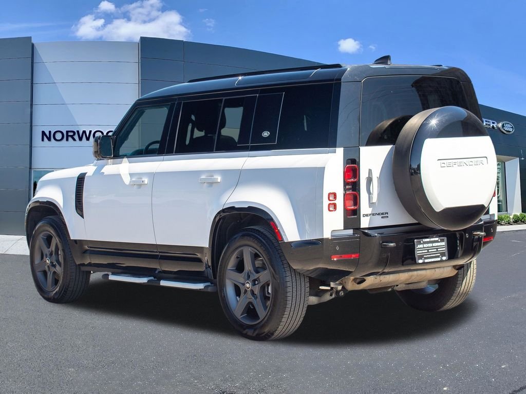 Used 2023 White Land Rover X-Dynamic SE image 6