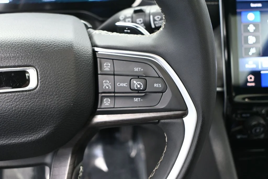 Used 2024 Silver Jeep 4xe image 21