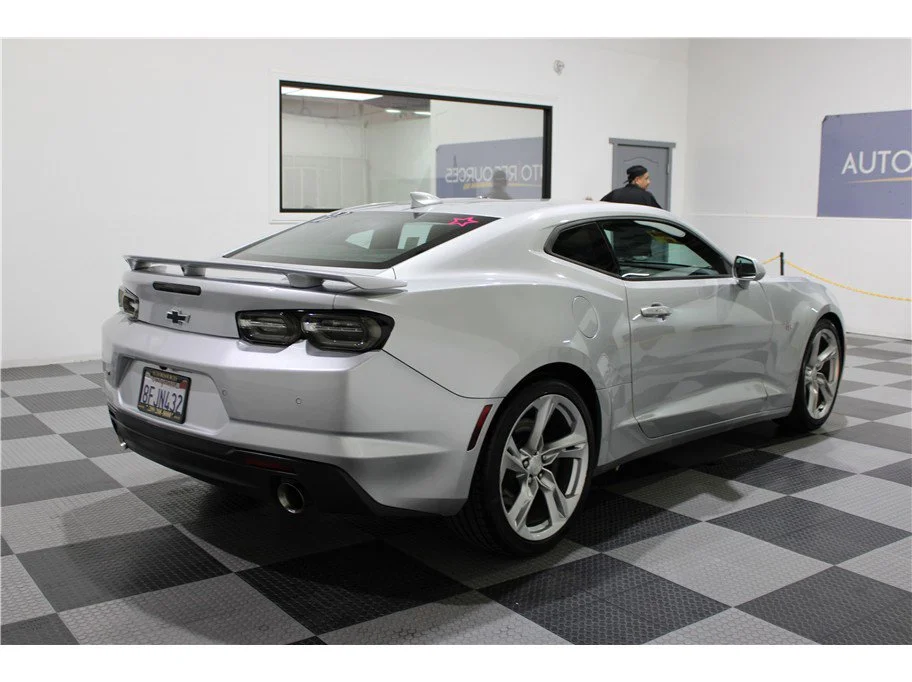 Used 2019 Silver Ice Metallic Chevrolet 2SS image 4