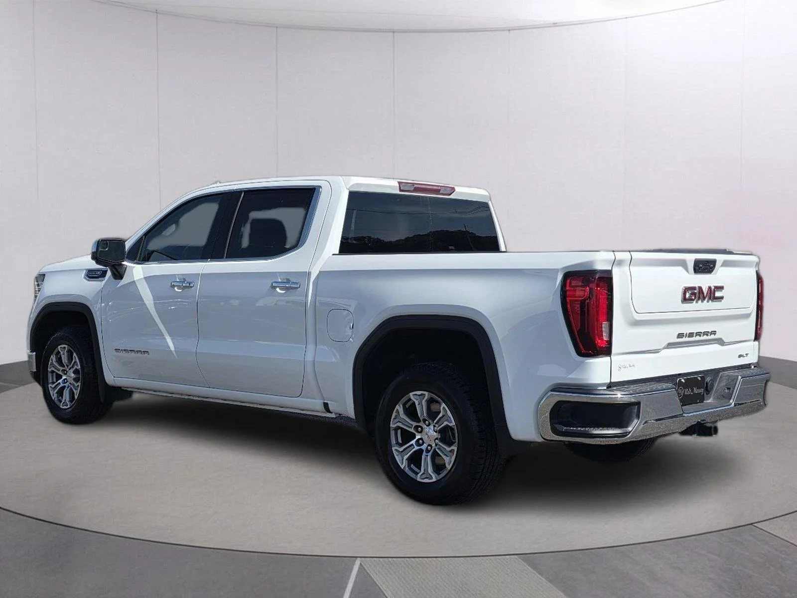Used 2025 Summit White GMC SLT image 7