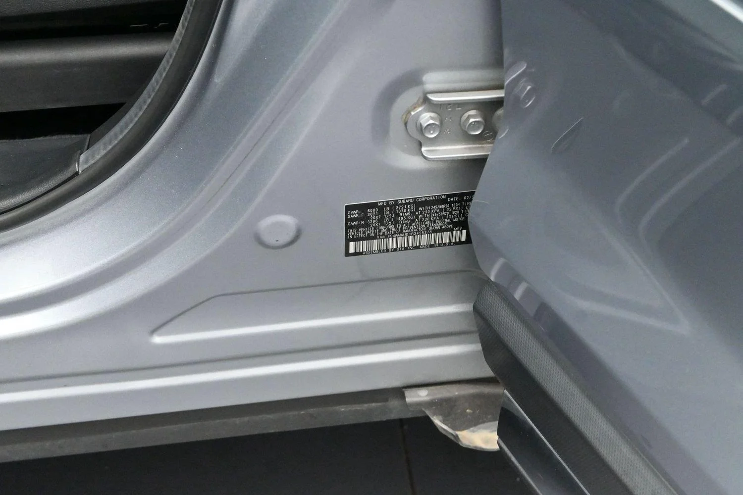 Used 2024 Ice Silver Metallic Subaru Limited image 43