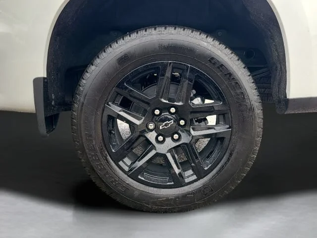 New 2026 Summit White Chevrolet RST image 33