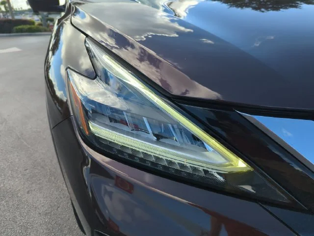 Used 2019 Brown Nissan SL image 17