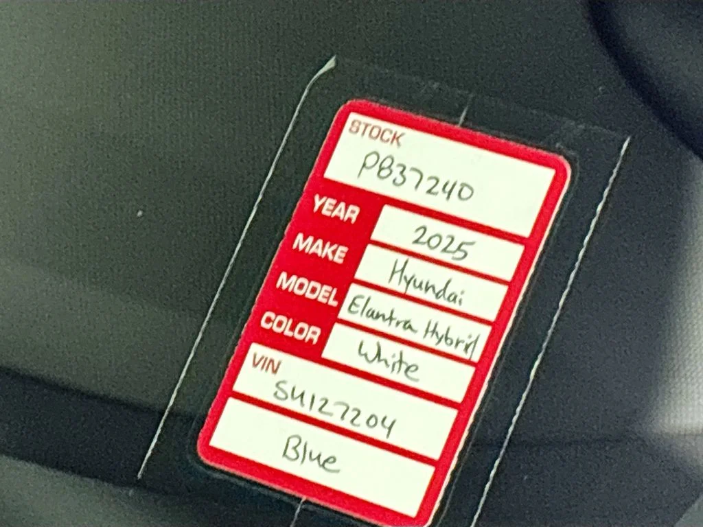 Used 2025 White Hyundai Blue image 24