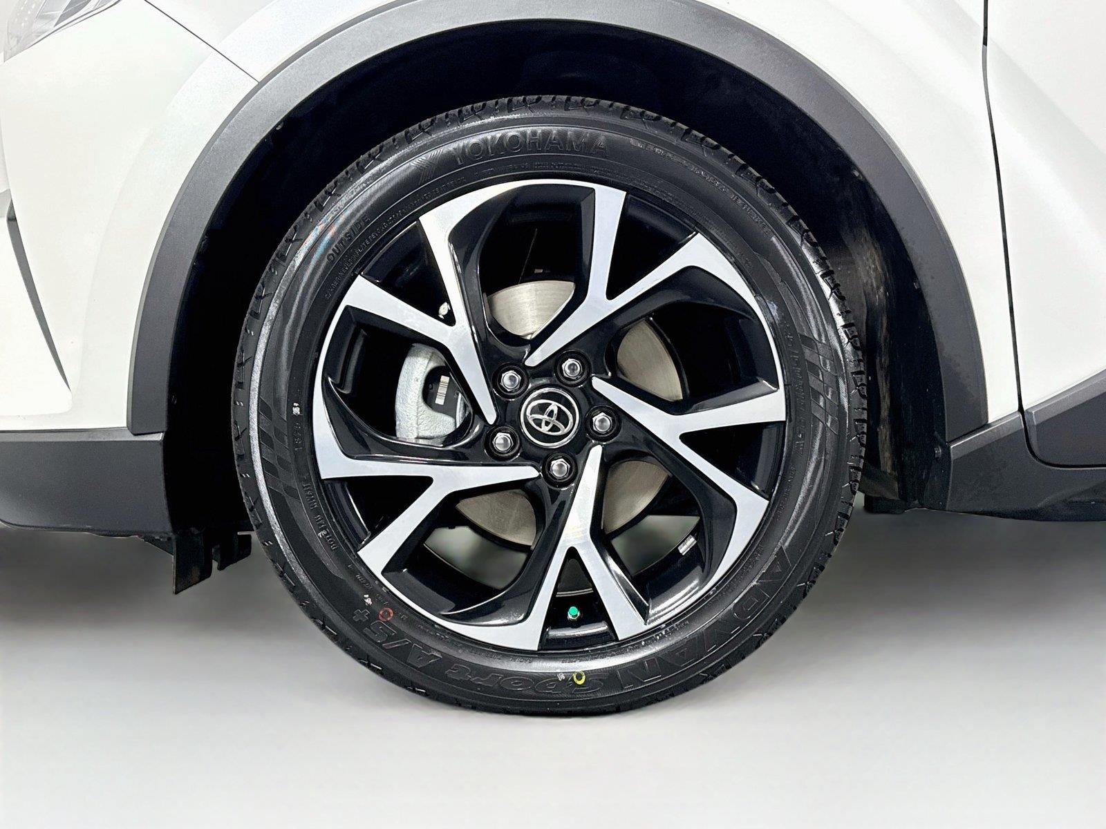 Used 2019 Blizzard Pearl Toyota Limited image 42
