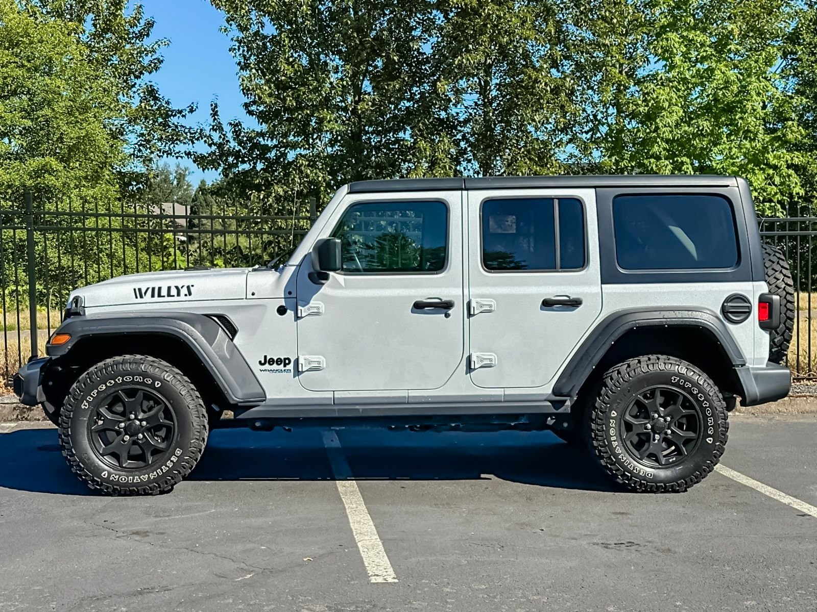 Used 2022 White Jeep Unlimited Willys image 6
