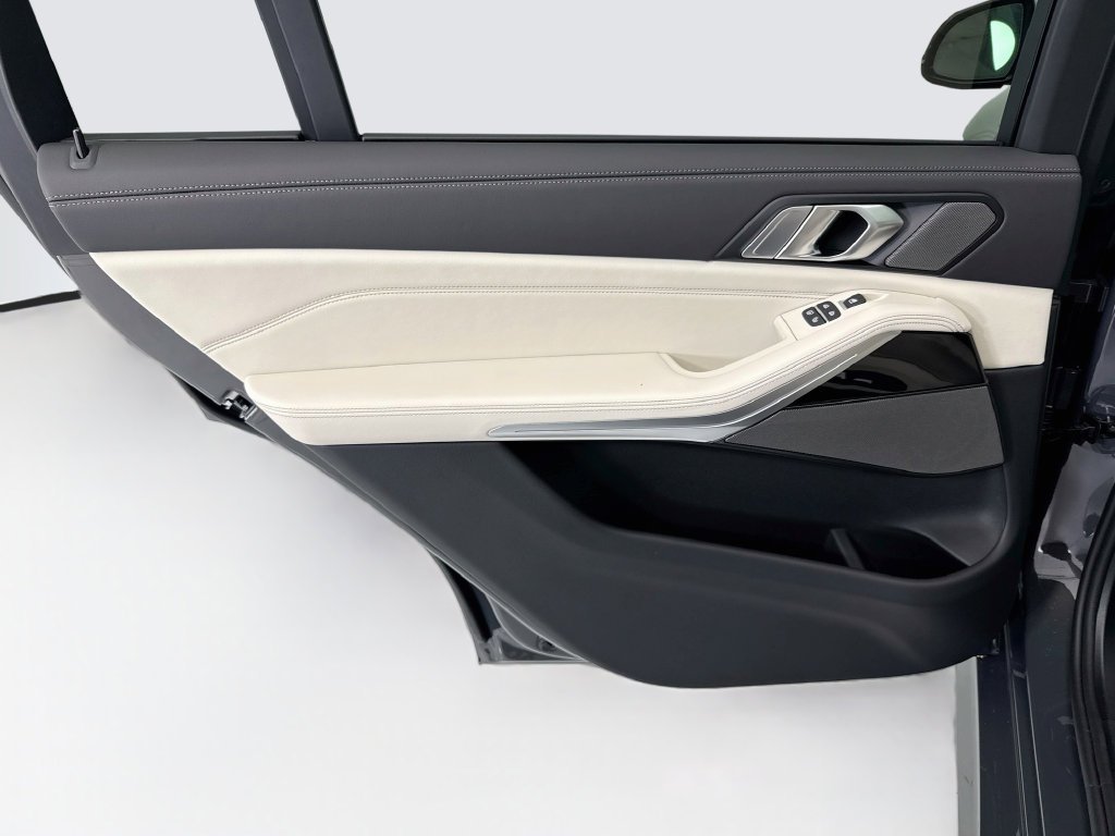 New 2027 Gray Metallic BMW xDrive40i image 26