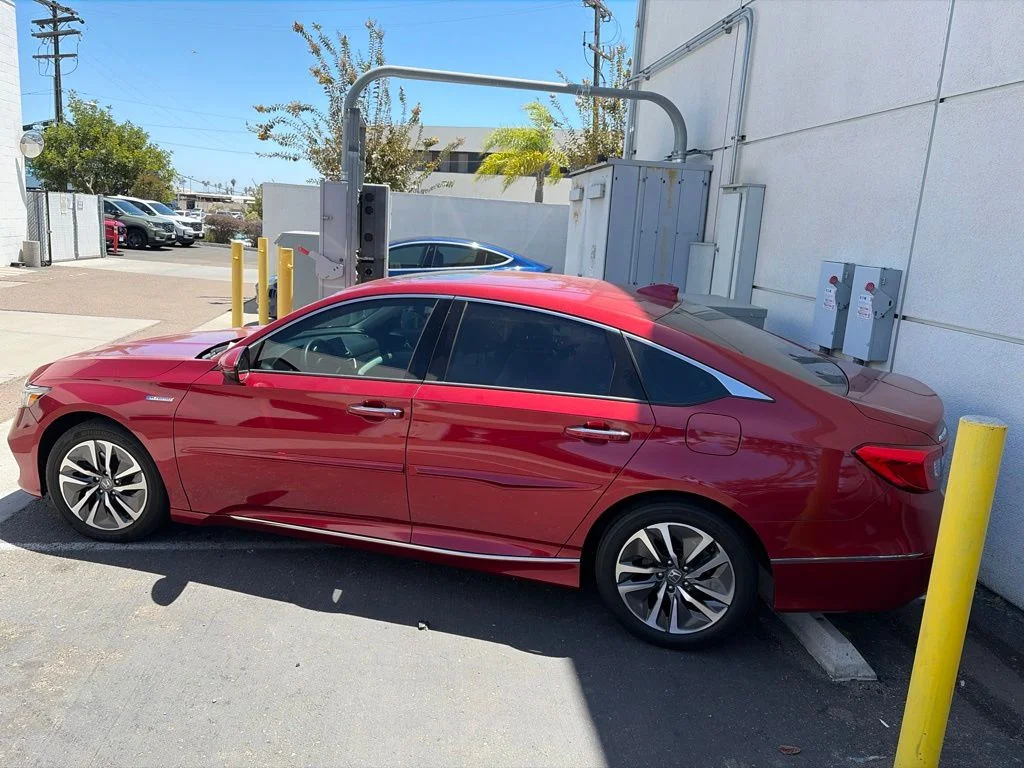 Used 2018 Red Honda Touring image 16