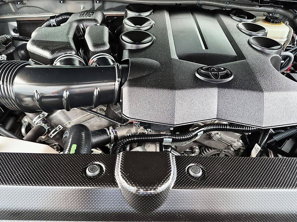 Used 2016 CLASSIC SILVER METALLIC Toyota Limited image 35