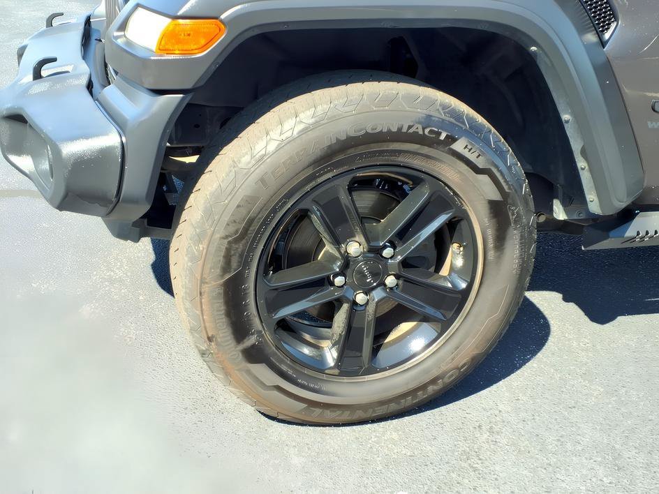 Used 2019 Granite Crystal Metallic Clearcoat Jeep Sport Altitude image 9