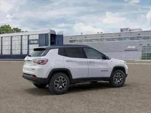 New 2026 Bright White Clear-Coat Exterior Paint Jeep Trailhawk image 44