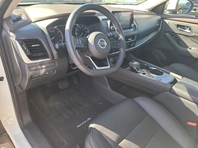 Used 2021 White Nissan SL image 19
