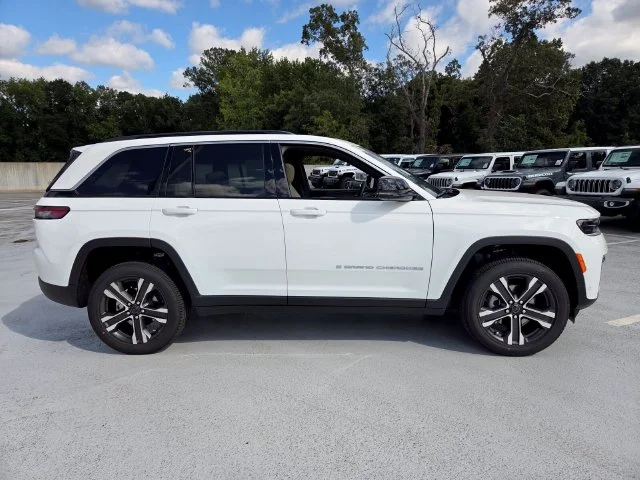 New 2027 Bright White Clearcoat Jeep Limited image 10