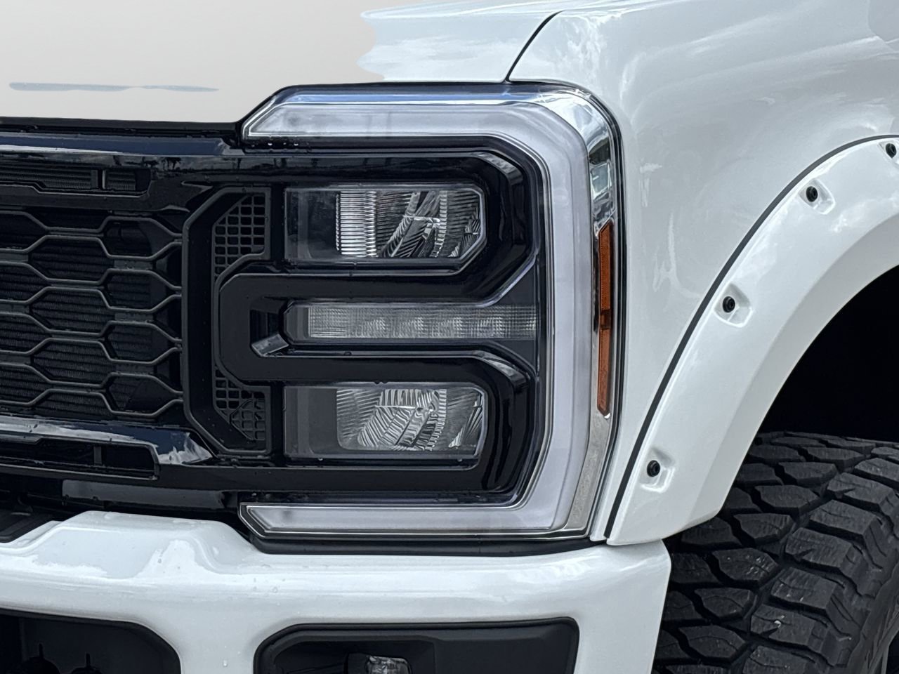 Used 2025 Star White Metallic Tri-Coat Ford Lariat image 6